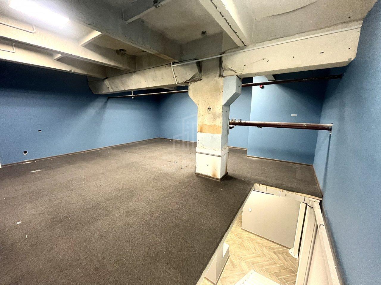 коммерция в Санкт-Петербурге по адресу: Оптиков ул., 4