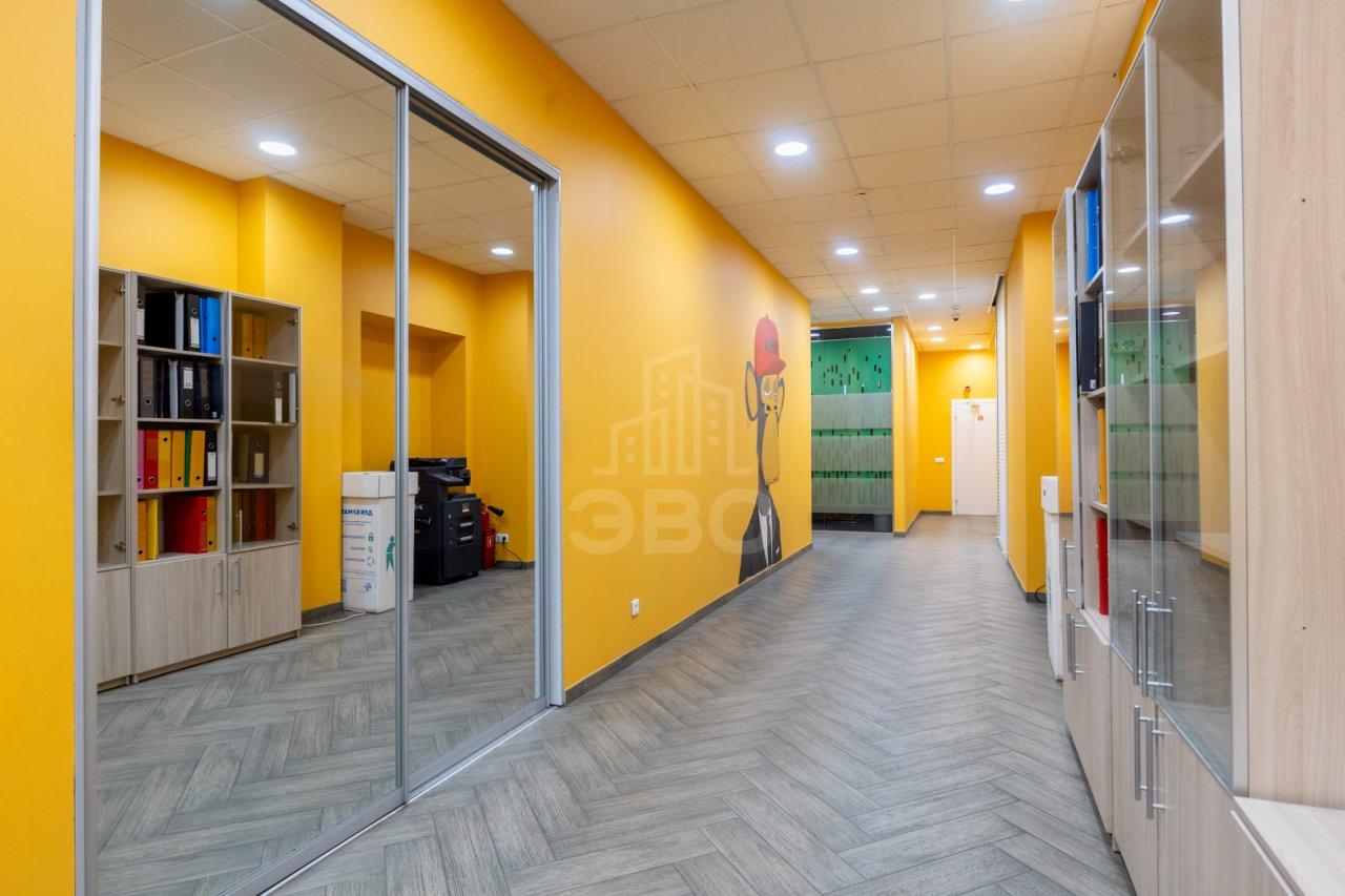 коммерция в Санкт-Петербурге по адресу: Оптиков ул., 4