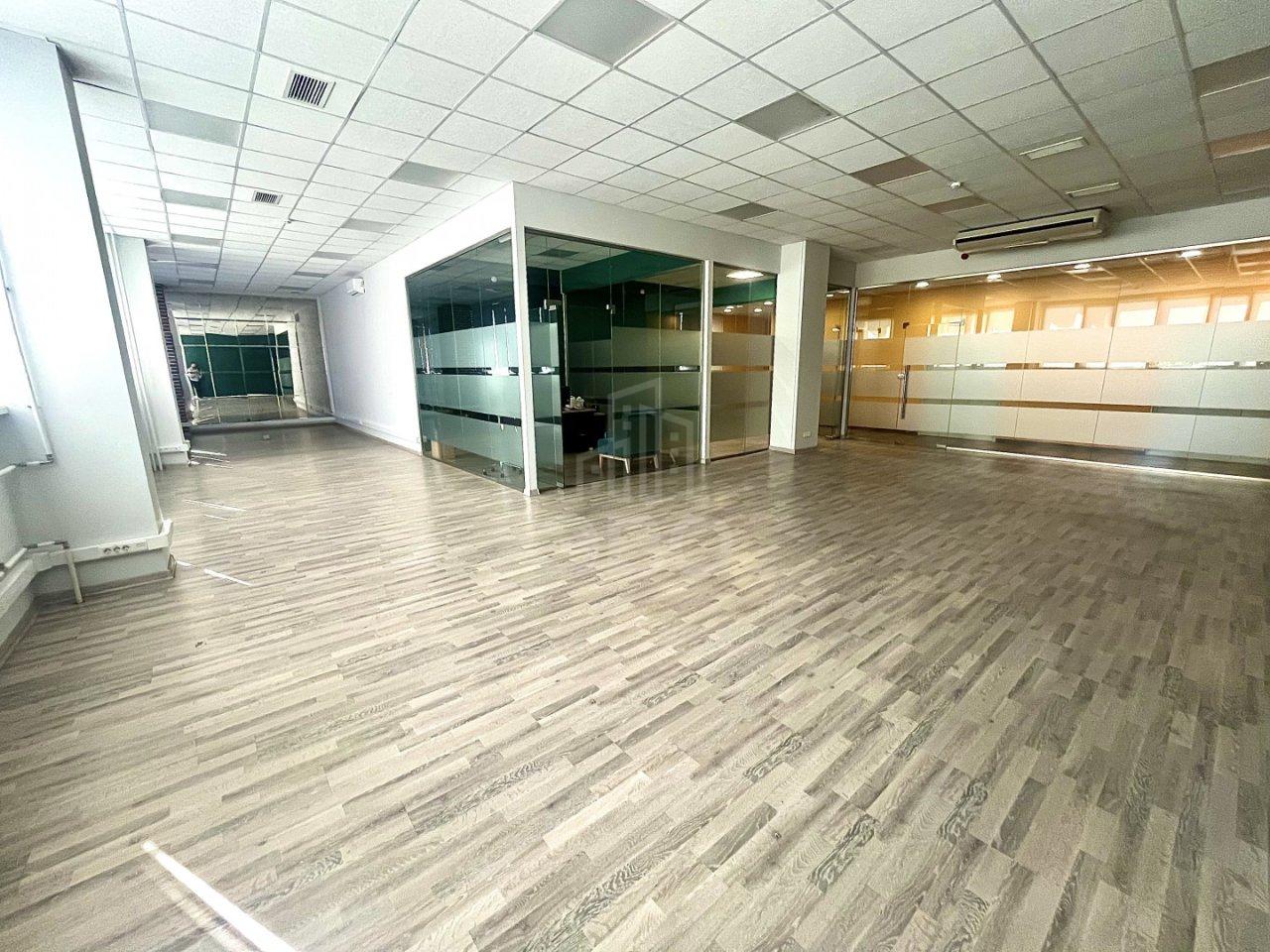 коммерция в Санкт-Петербурге по адресу: Оптиков ул., 4