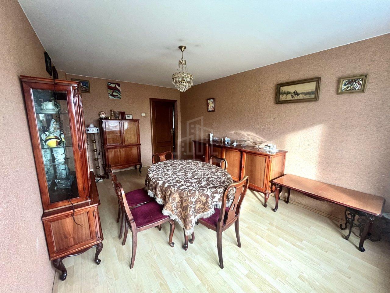 трехкомнатная квартира в Санкт-Петербурге по адресу: Большевиков проспект, 33, литера А