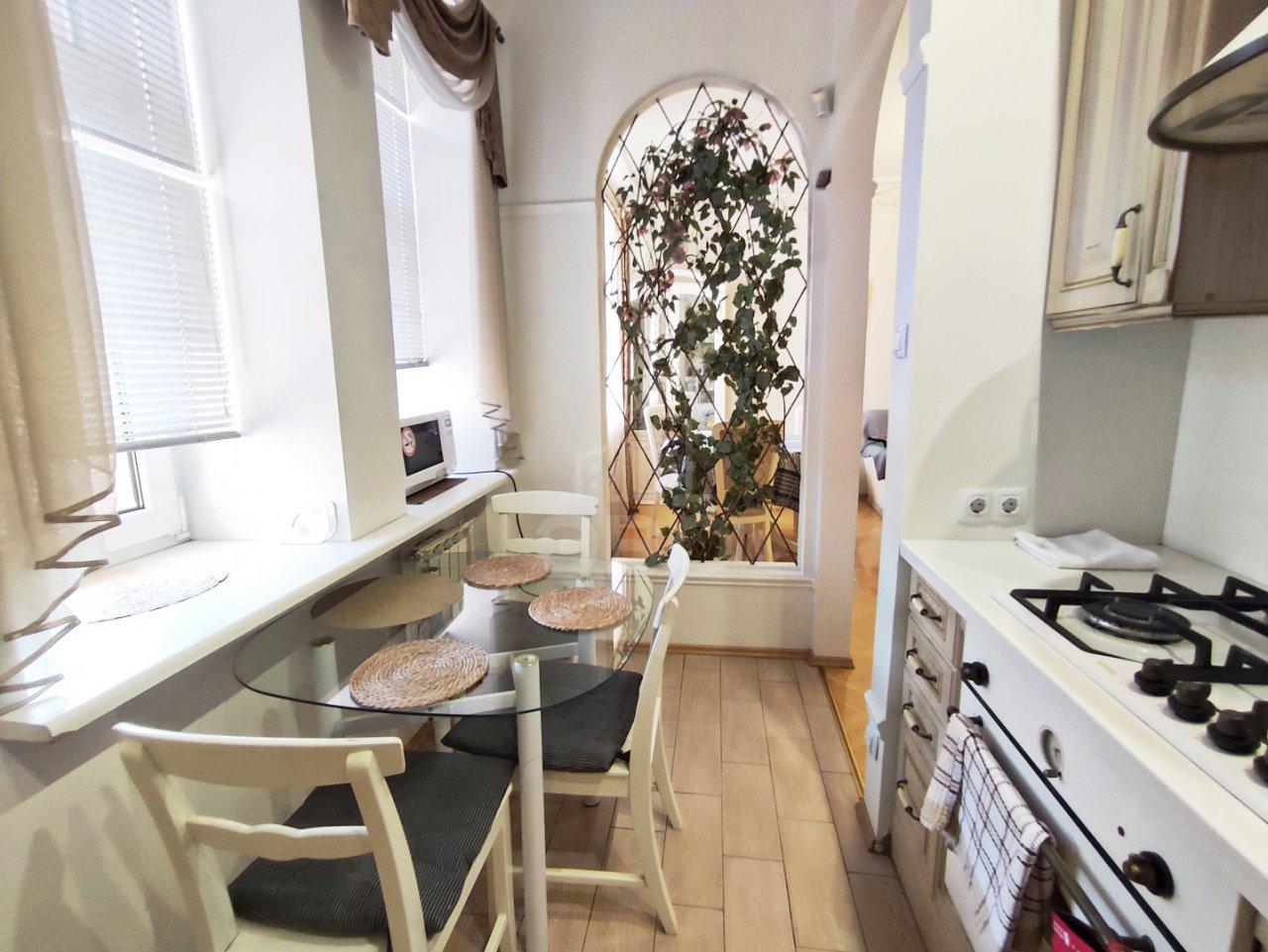 трехкомнатная квартира в Санкт-Петербурге по адресу: Пушкинская ул., 3