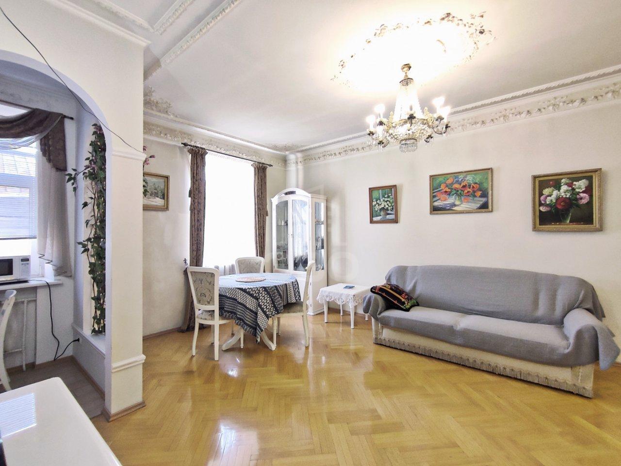 трехкомнатная квартира в Санкт-Петербурге по адресу: Пушкинская ул., 3