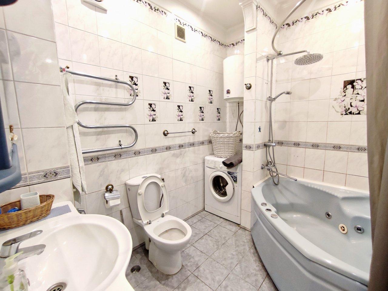 трехкомнатная квартира в Санкт-Петербурге по адресу: Пушкинская ул., 3