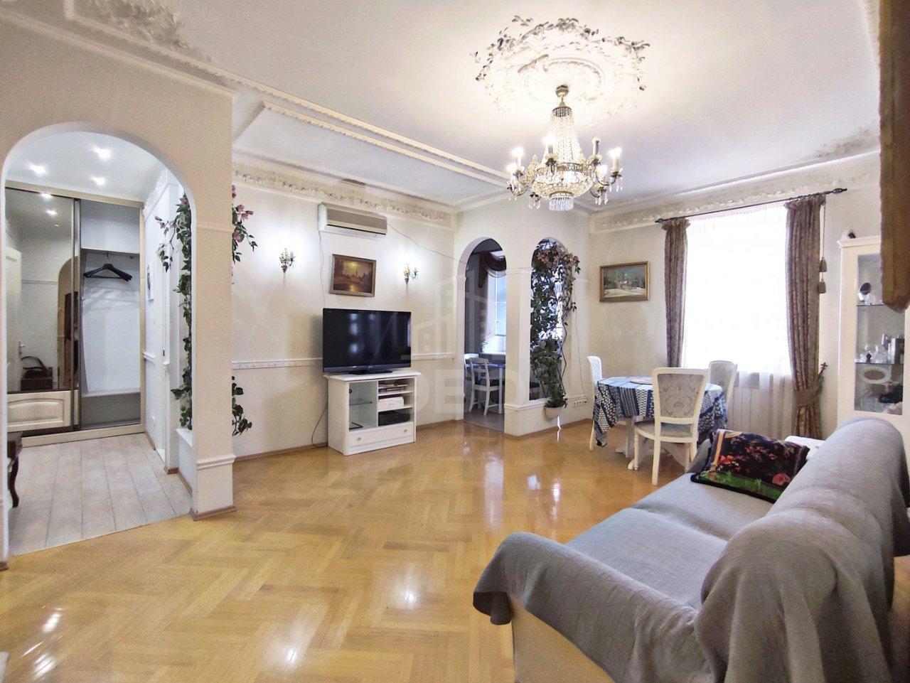 трехкомнатная квартира в Санкт-Петербурге по адресу: Пушкинская ул., 3