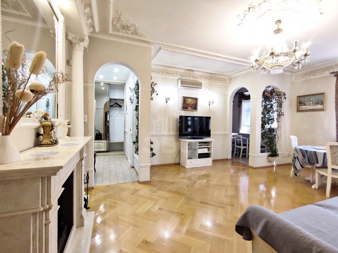 трехкомнатная квартира в Санкт-Петербурге по адресу: Пушкинская ул., 3