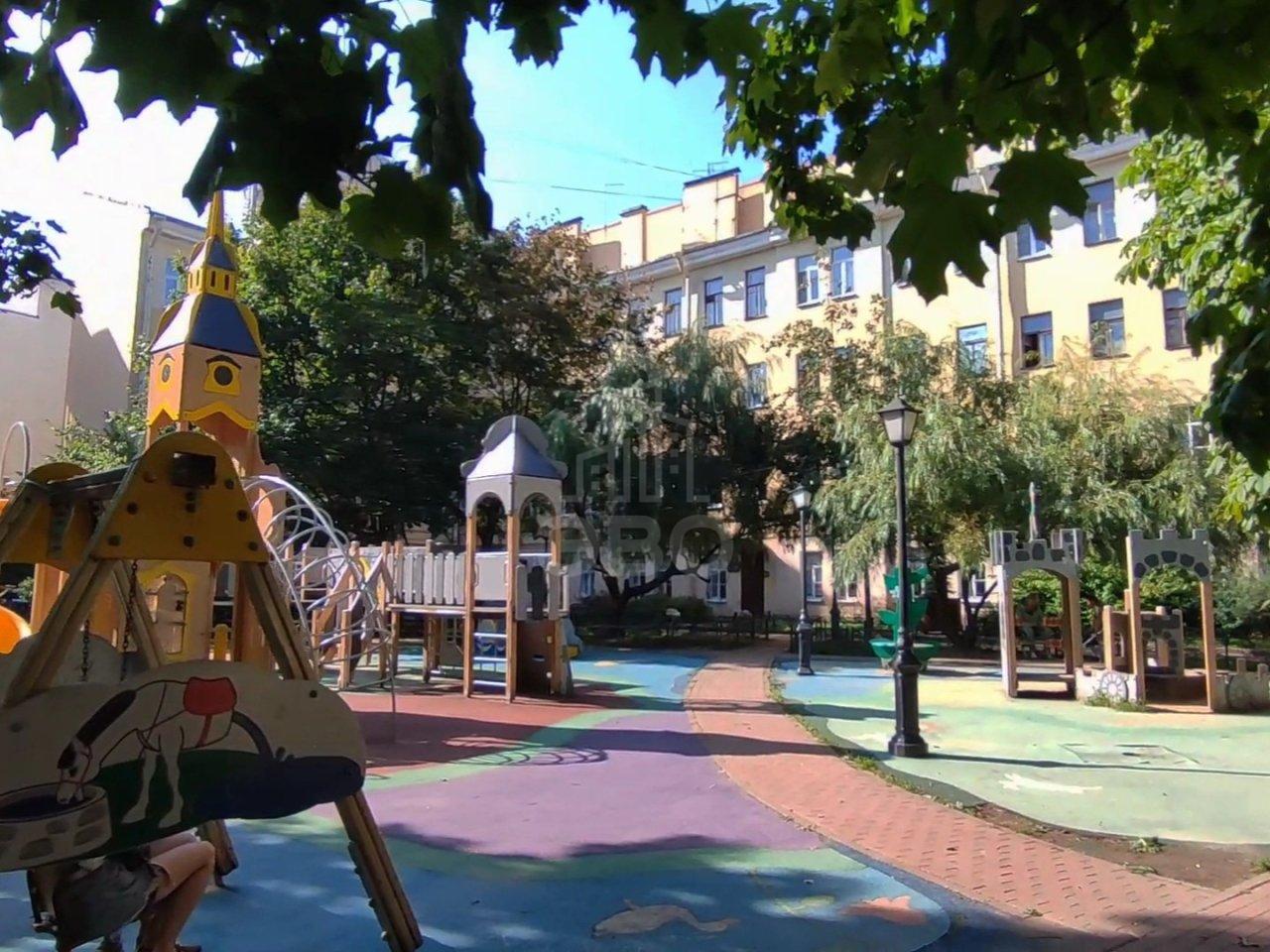 трехкомнатная квартира в Санкт-Петербурге по адресу: Пушкинская ул., 3