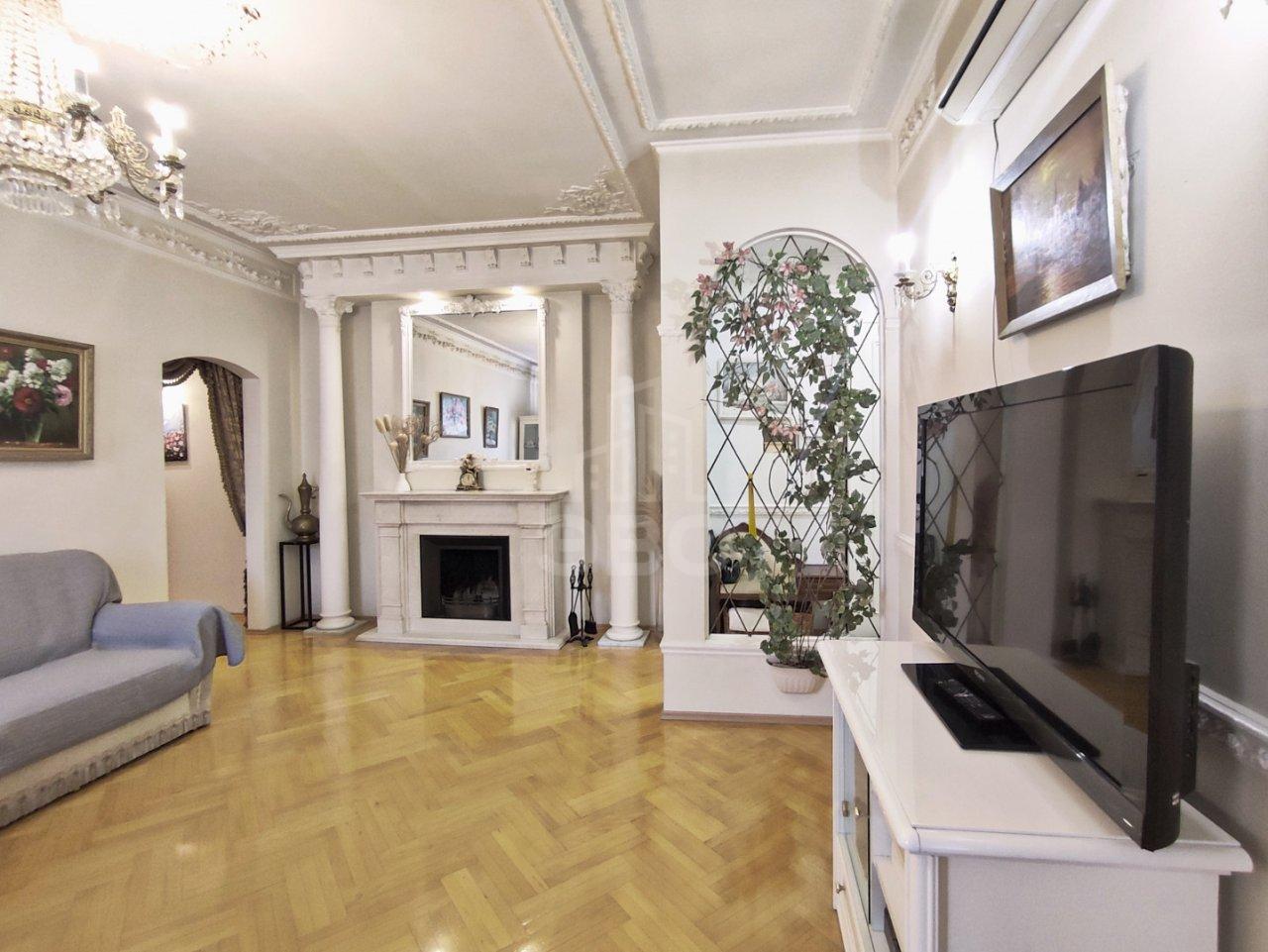 трехкомнатная квартира в Санкт-Петербурге по адресу: Пушкинская ул., 3