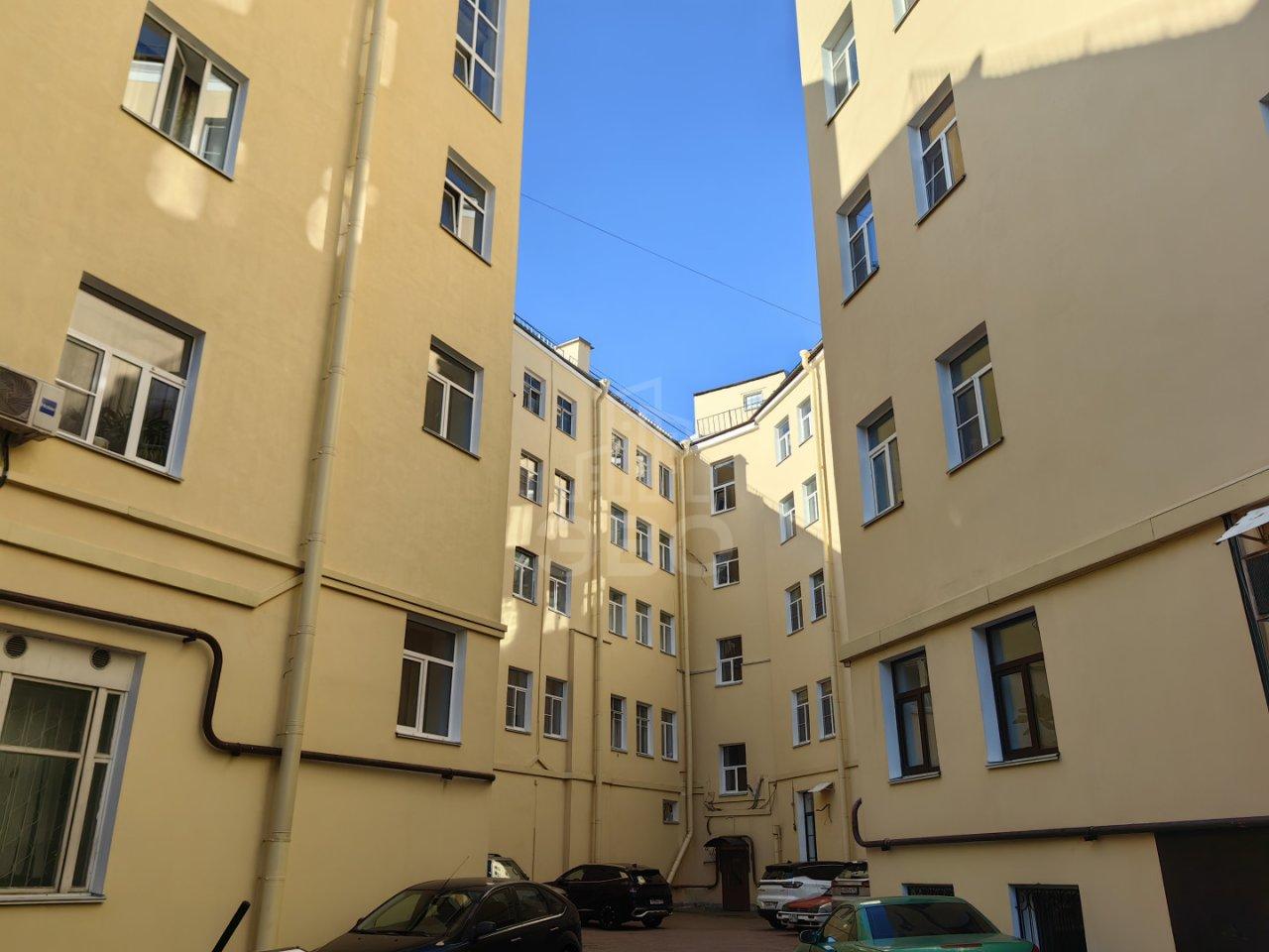 трехкомнатная квартира в Санкт-Петербурге по адресу: Невский проспект, 146