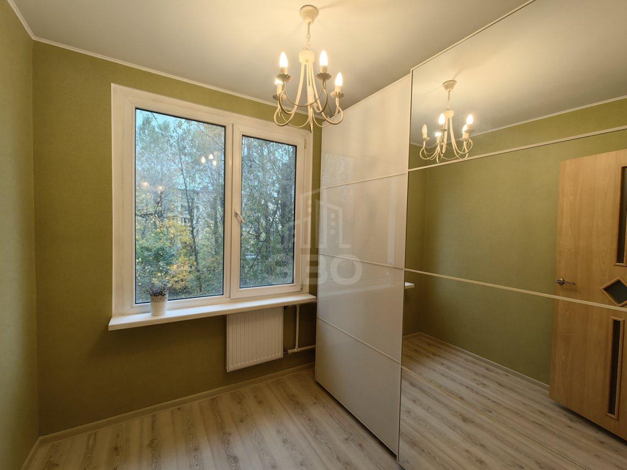 трехкомнатная квартира в Санкт-Петербурге по адресу: Новаторов б-р., 62