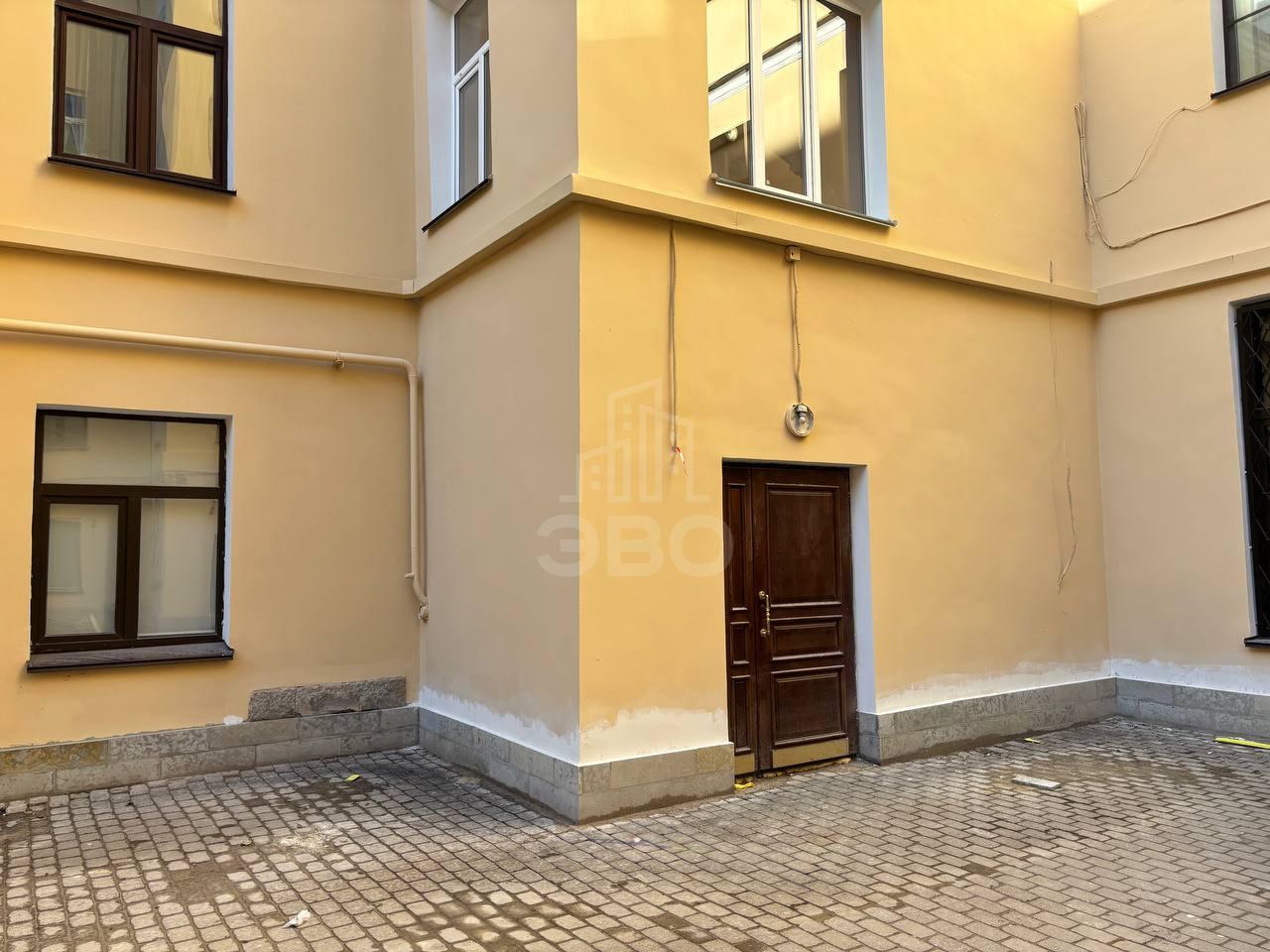 четырехкомнатная квартира в Санкт-Петербурге по адресу: Невский проспект, 139, литера А