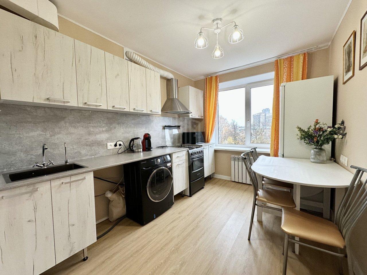 двухкомнатная квартира в Санкт-Петербурге по адресу: 2-й Муринский проспект, 10, к 1