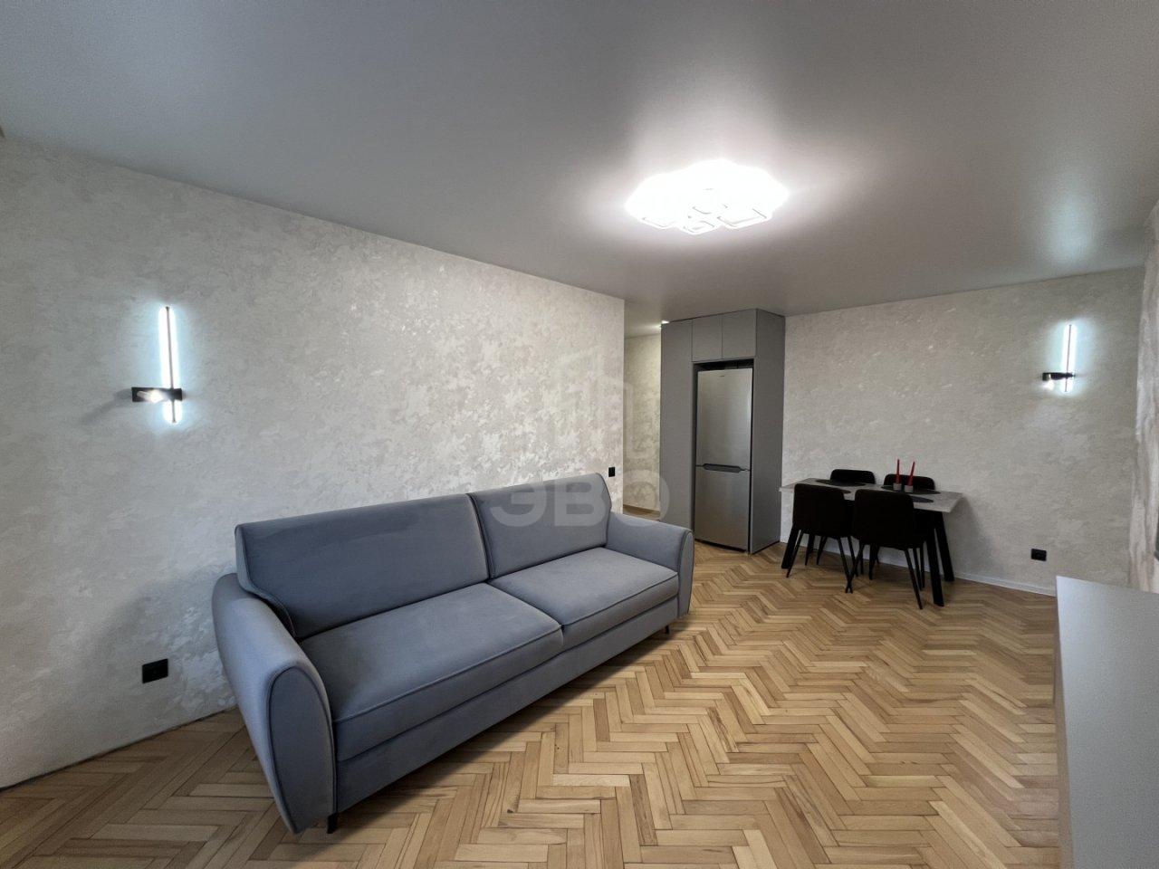 трехкомнатная квартира в Санкт-Петербурге по адресу: Лазо ул., 6