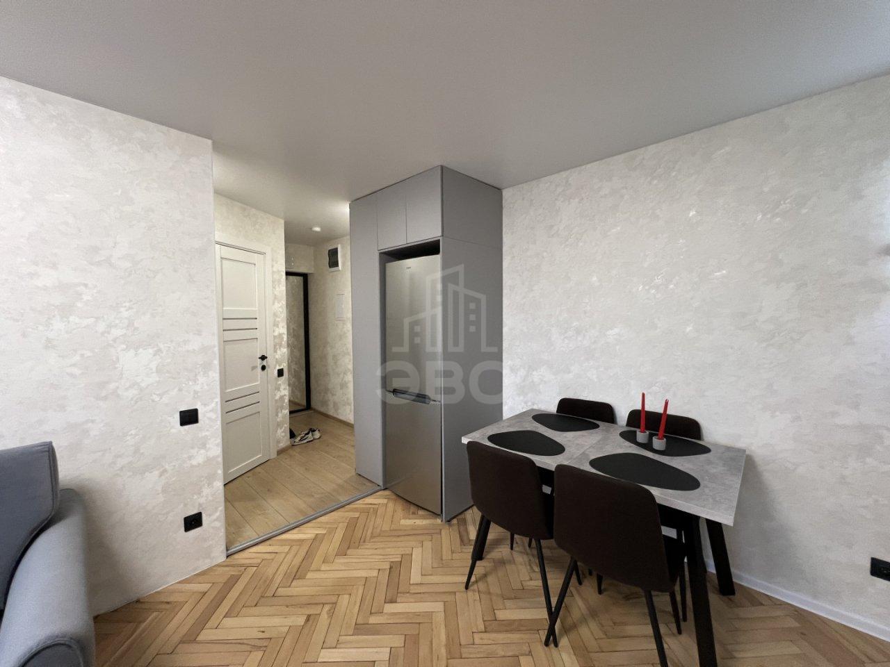 трехкомнатная квартира в Санкт-Петербурге по адресу: Лазо ул., 6