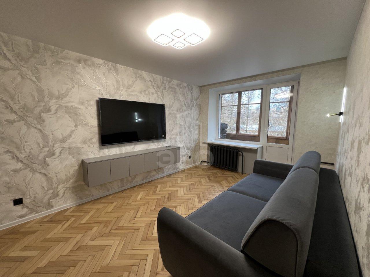 трехкомнатная квартира в Санкт-Петербурге по адресу: Лазо ул., 6