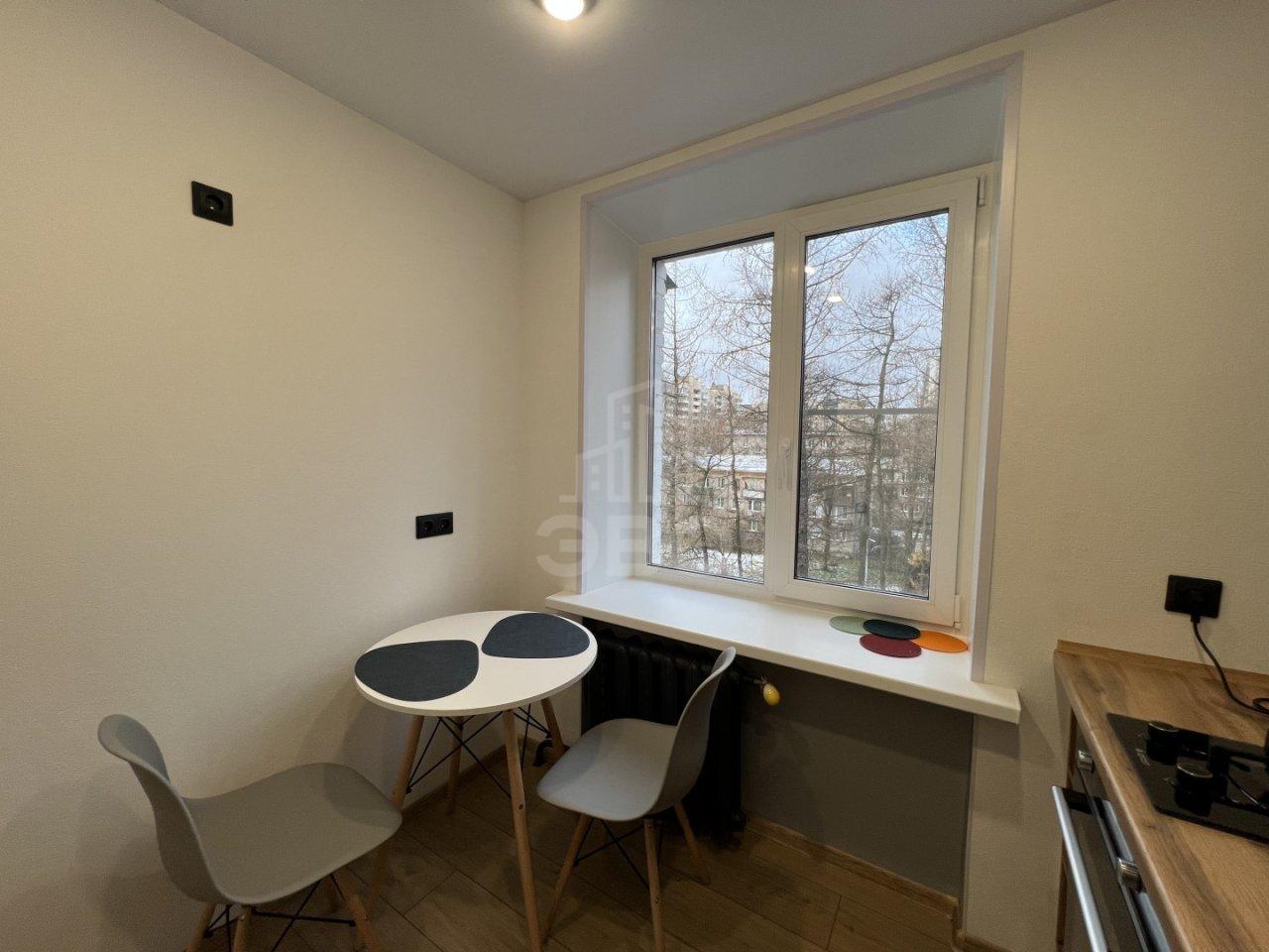 трехкомнатная квартира в Санкт-Петербурге по адресу: Лазо ул., 6