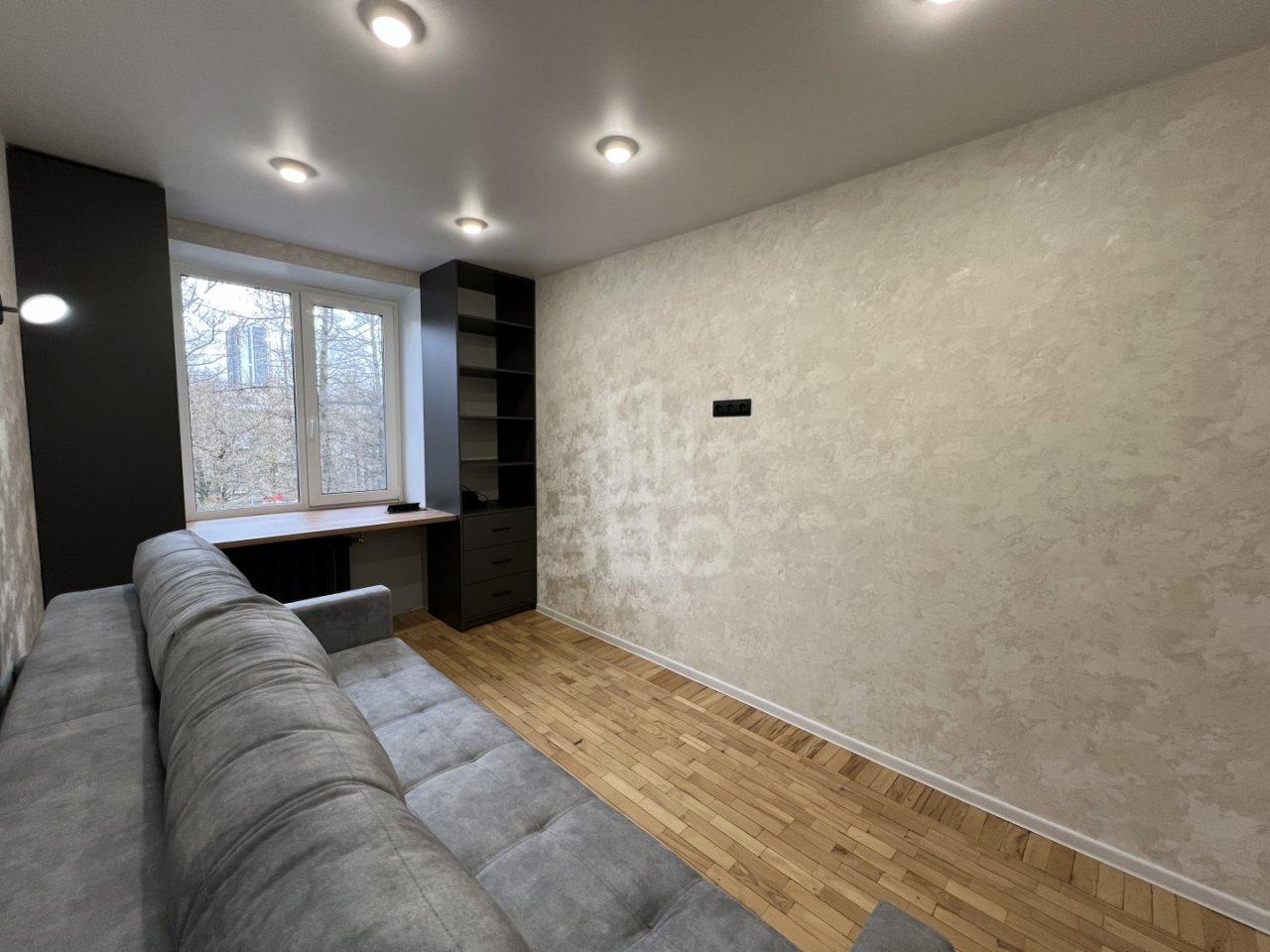 трехкомнатная квартира в Санкт-Петербурге по адресу: Лазо ул., 6