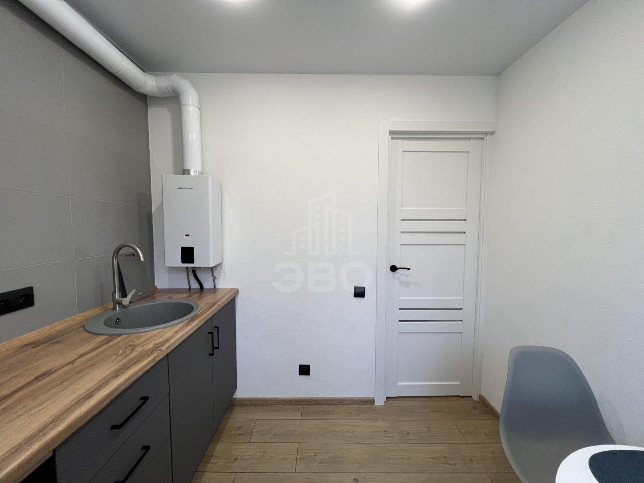 трехкомнатная квартира в Санкт-Петербурге по адресу: Лазо ул., 6