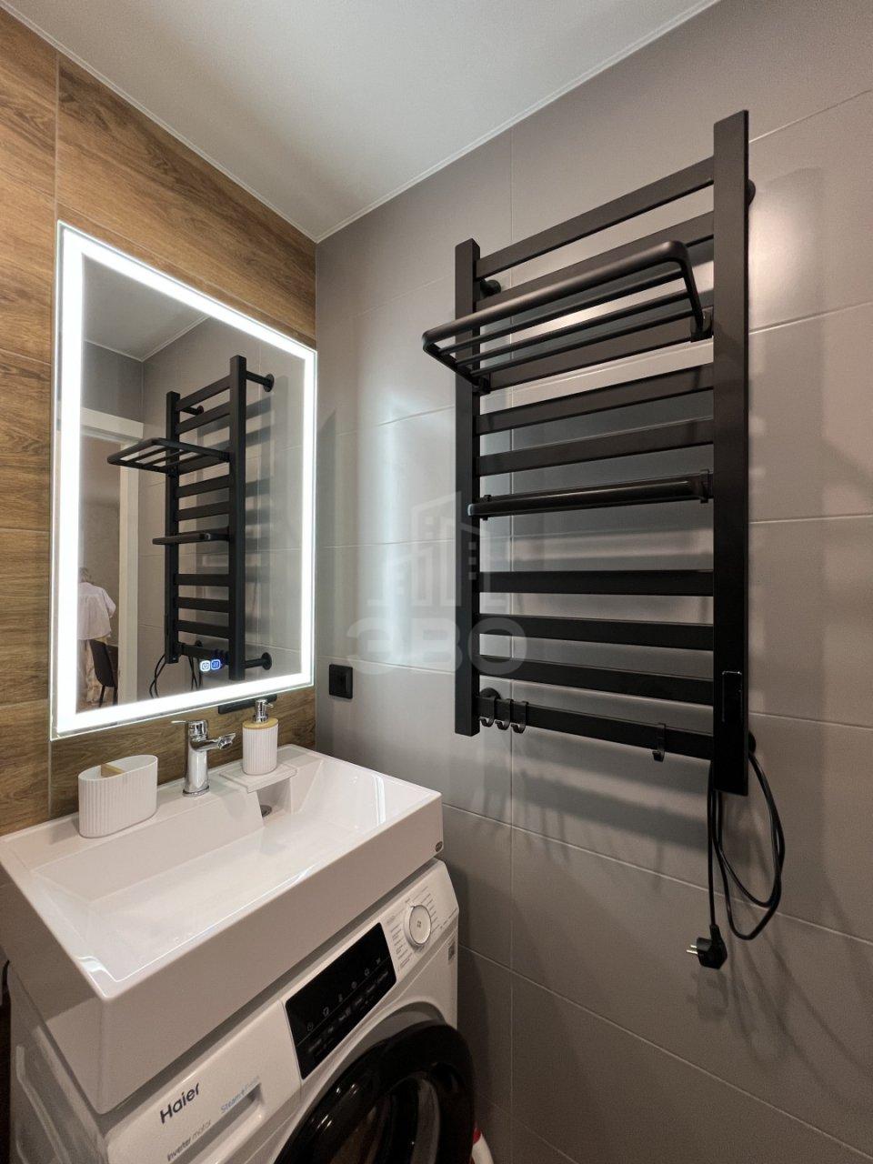 трехкомнатная квартира в Санкт-Петербурге по адресу: Лазо ул., 6