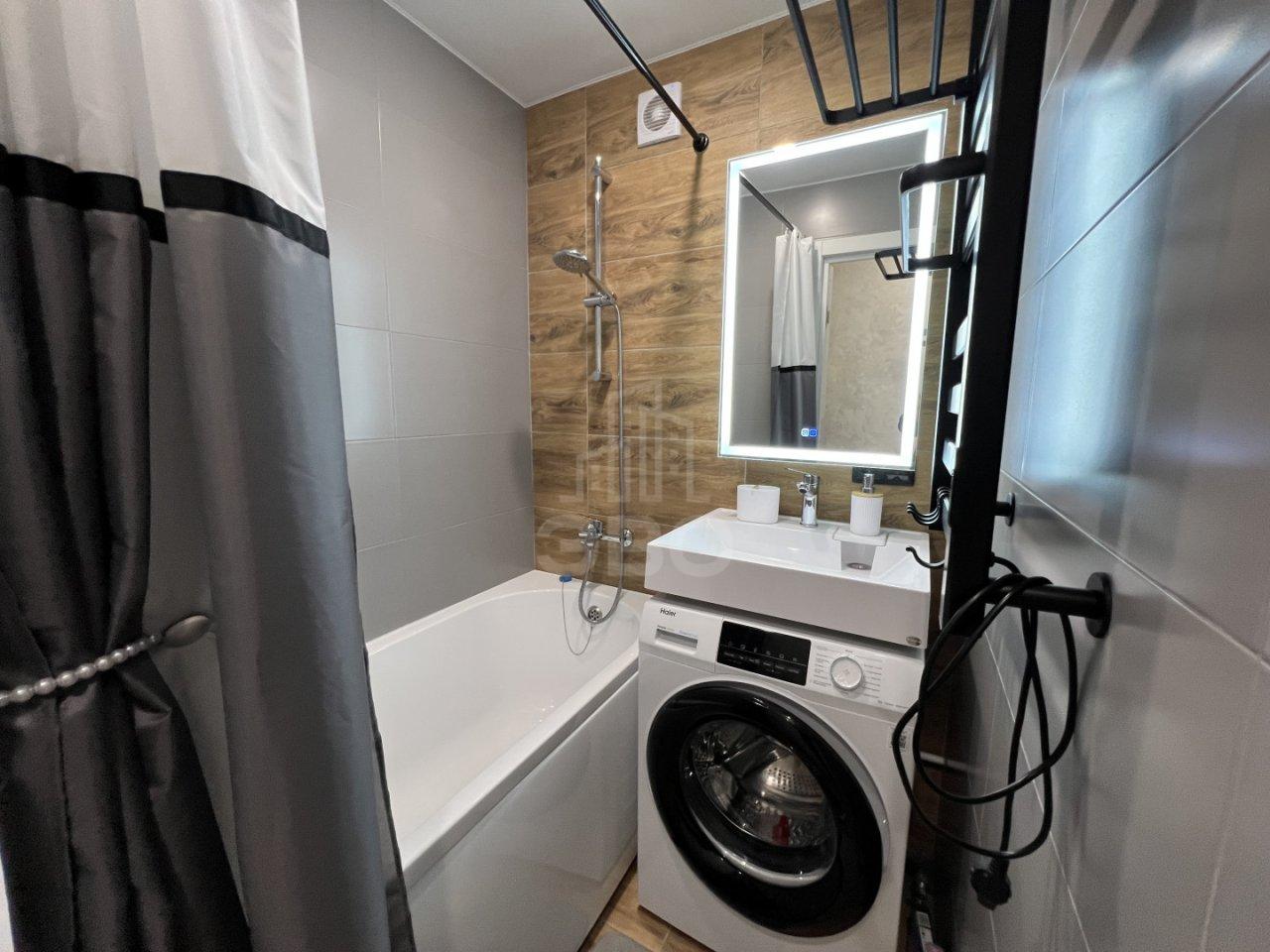 трехкомнатная квартира в Санкт-Петербурге по адресу: Лазо ул., 6