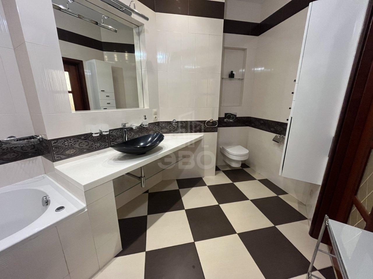 четырехкомнатная квартира в Санкт-Петербурге по адресу: Ярославский проспект, 95, литера А