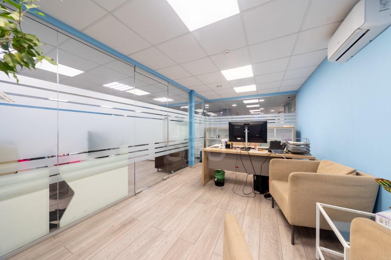 коммерция в Санкт-Петербурге по адресу: Оптиков ул., 4