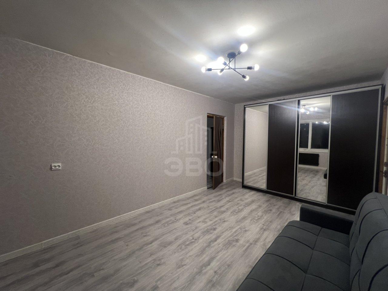 трехкомнатная квартира в Санкт-Петербурге по адресу: Демьяна Бедного ул., 30, к 1