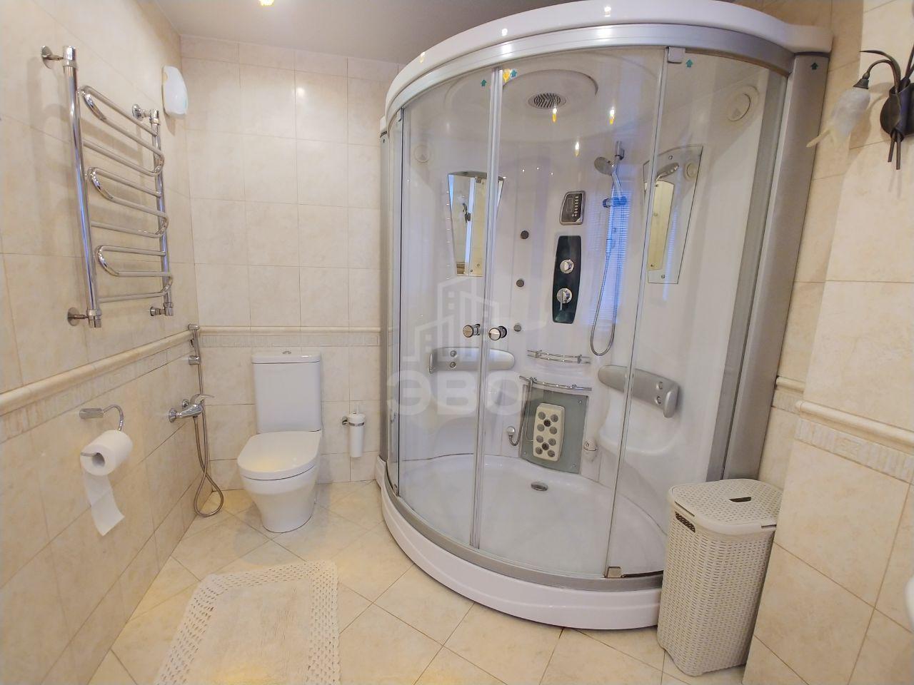 трехкомнатная квартира в Санкт-Петербурге по адресу: Разводная ул., 10