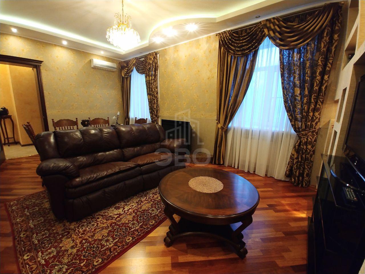 трехкомнатная квартира в Санкт-Петербурге по адресу: Разводная ул., 10