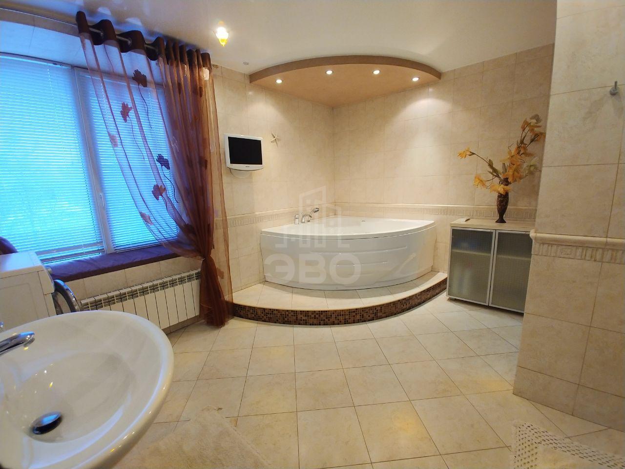 трехкомнатная квартира в Санкт-Петербурге по адресу: Разводная ул., 10