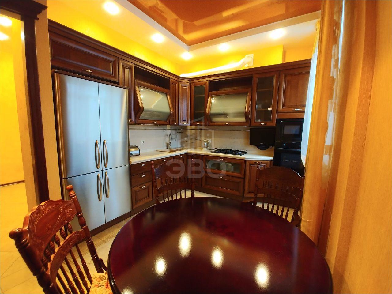 трехкомнатная квартира в Санкт-Петербурге по адресу: Разводная ул., 10