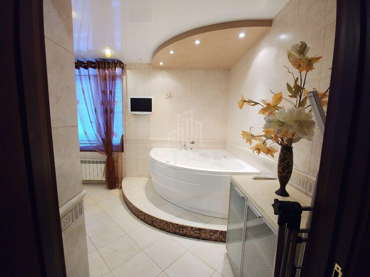 трехкомнатная квартира в Санкт-Петербурге по адресу: Разводная ул., 10