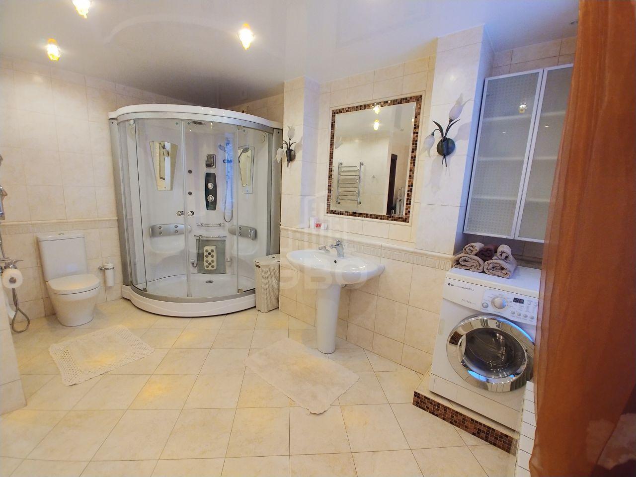 трехкомнатная квартира в Санкт-Петербурге по адресу: Разводная ул., 10