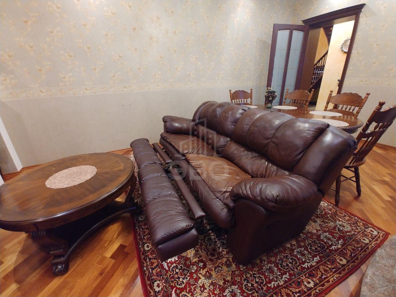 трехкомнатная квартира в Санкт-Петербурге по адресу: Разводная ул., 10