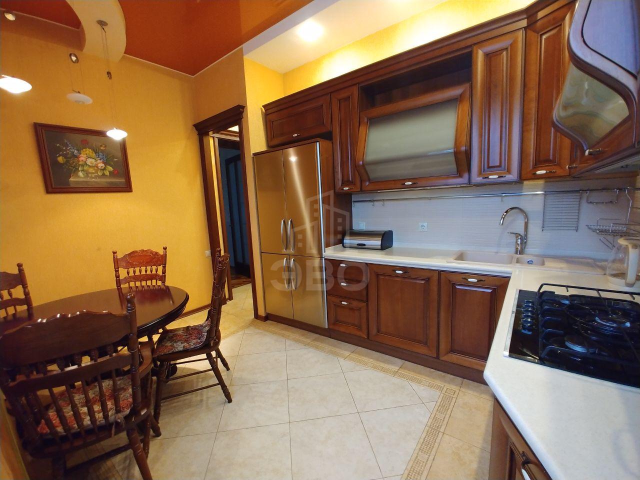 трехкомнатная квартира в Санкт-Петербурге по адресу: Разводная ул., 10