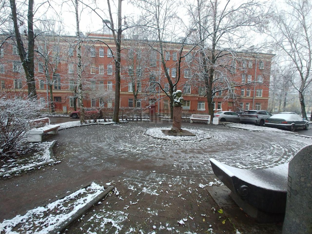 трехкомнатная квартира в Санкт-Петербурге по адресу: Разводная ул., 10