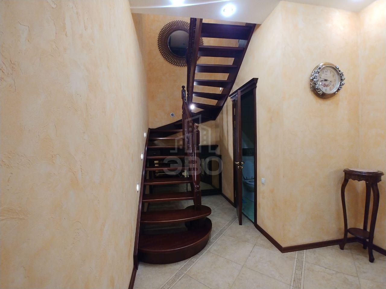 трехкомнатная квартира в Санкт-Петербурге по адресу: Разводная ул., 10