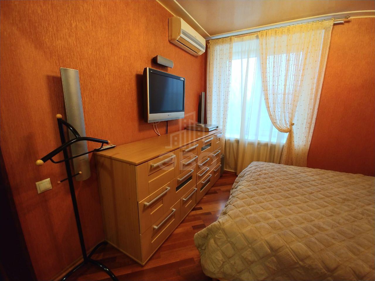 трехкомнатная квартира в Санкт-Петербурге по адресу: Разводная ул., 10