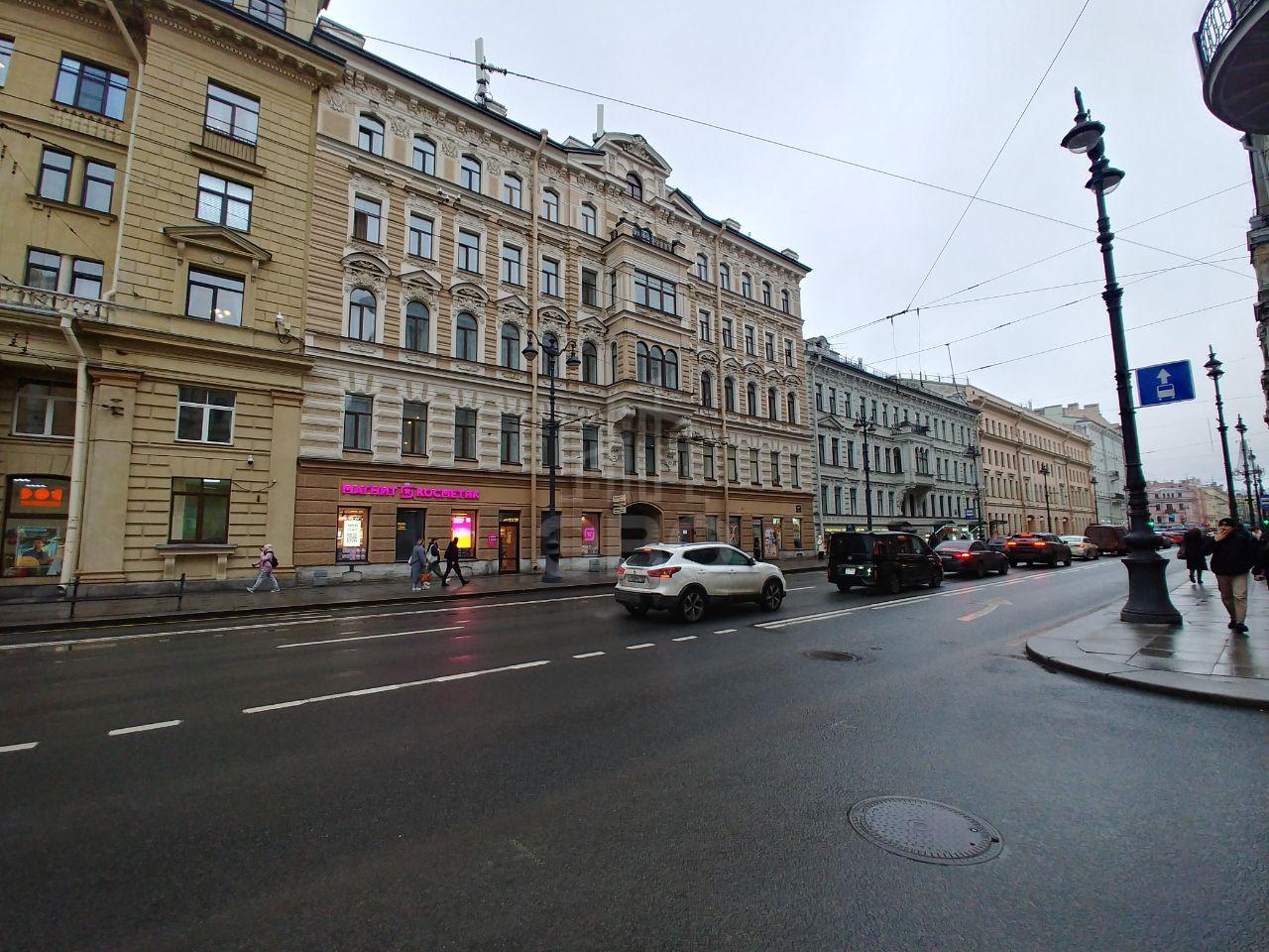 трехкомнатная квартира в Санкт-Петербурге по адресу: Невский проспект, 105