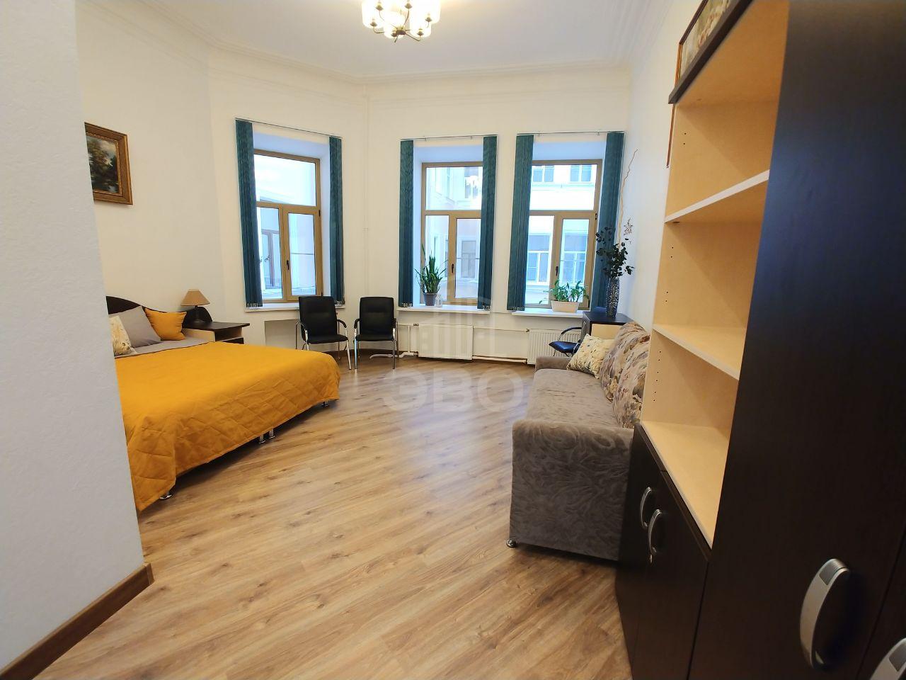 трехкомнатная квартира в Санкт-Петербурге по адресу: Невский проспект, 105