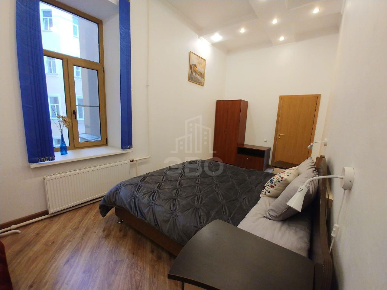 трехкомнатная квартира в Санкт-Петербурге по адресу: Невский проспект, 105