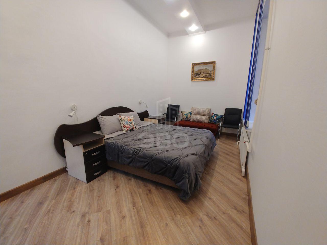 трехкомнатная квартира в Санкт-Петербурге по адресу: Невский проспект, 105