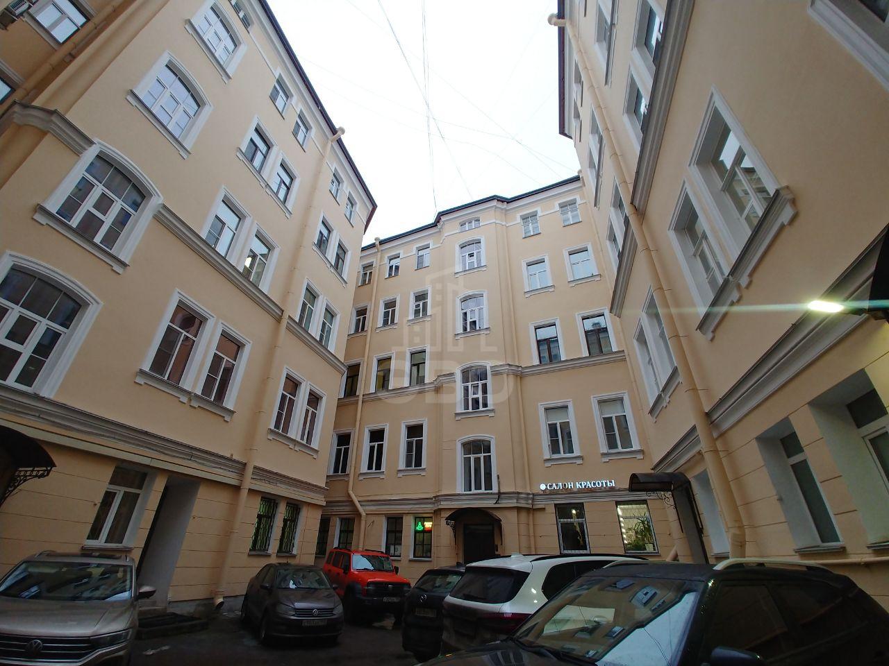 трехкомнатная квартира в Санкт-Петербурге по адресу: Невский проспект, 105