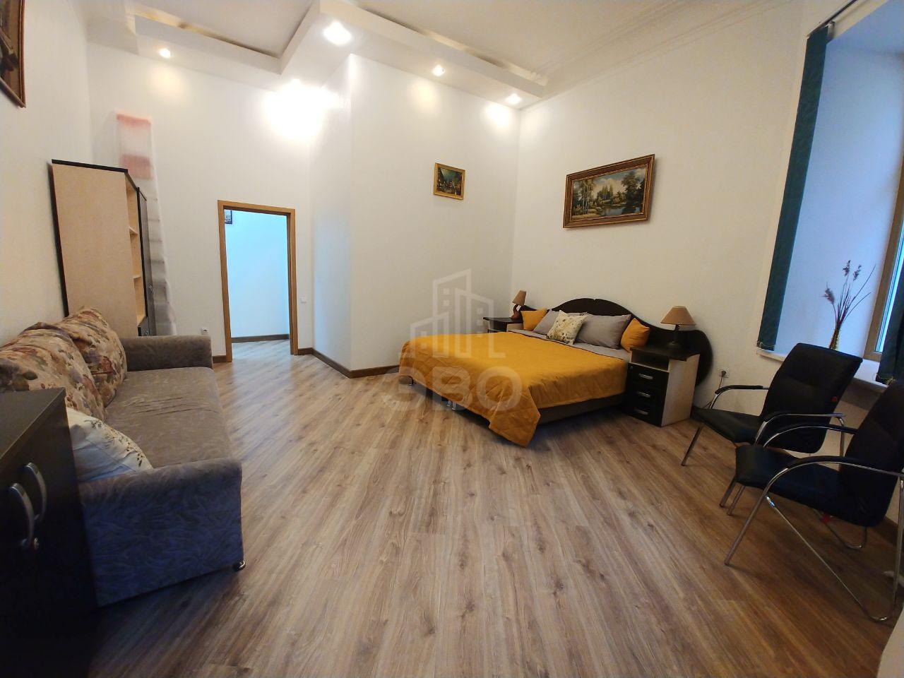 трехкомнатная квартира в Санкт-Петербурге по адресу: Невский проспект, 105