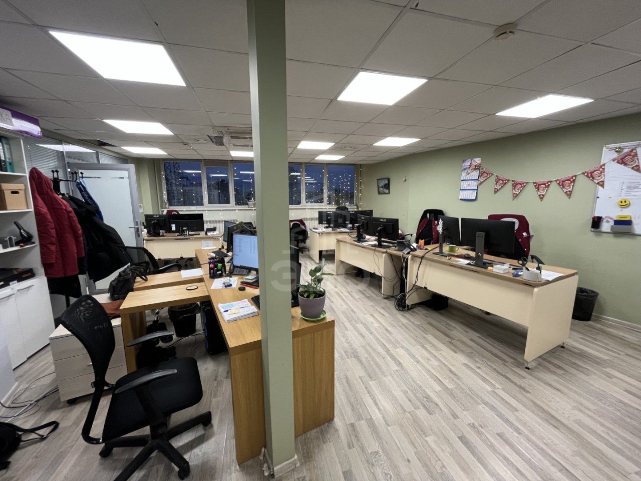 коммерция в Санкт-Петербург по адресу: Оптиков ул., 4