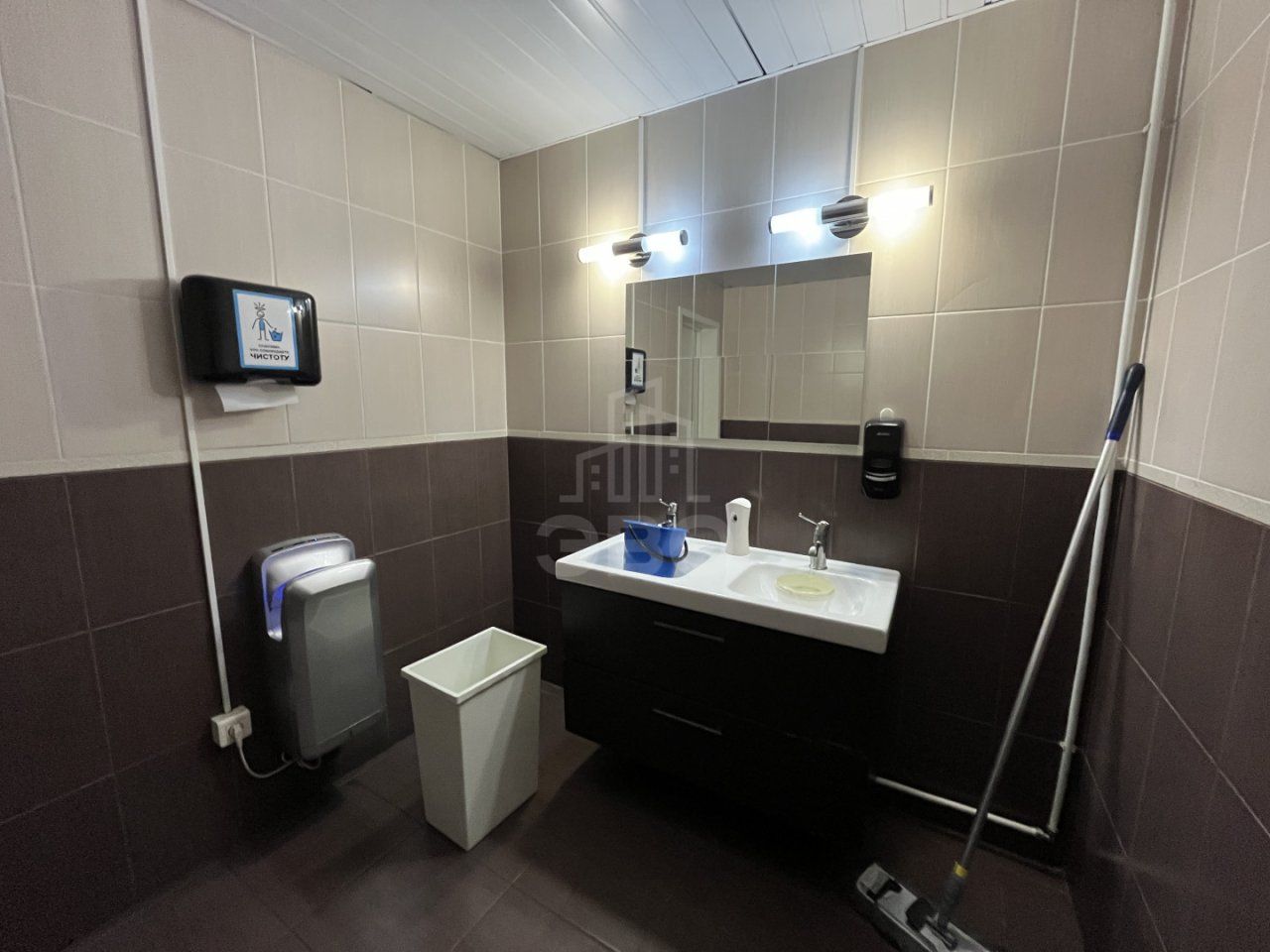 коммерция в Санкт-Петербург по адресу: Оптиков ул., 4