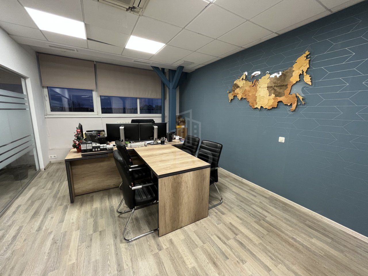 коммерция в Санкт-Петербург по адресу: Оптиков ул., 4