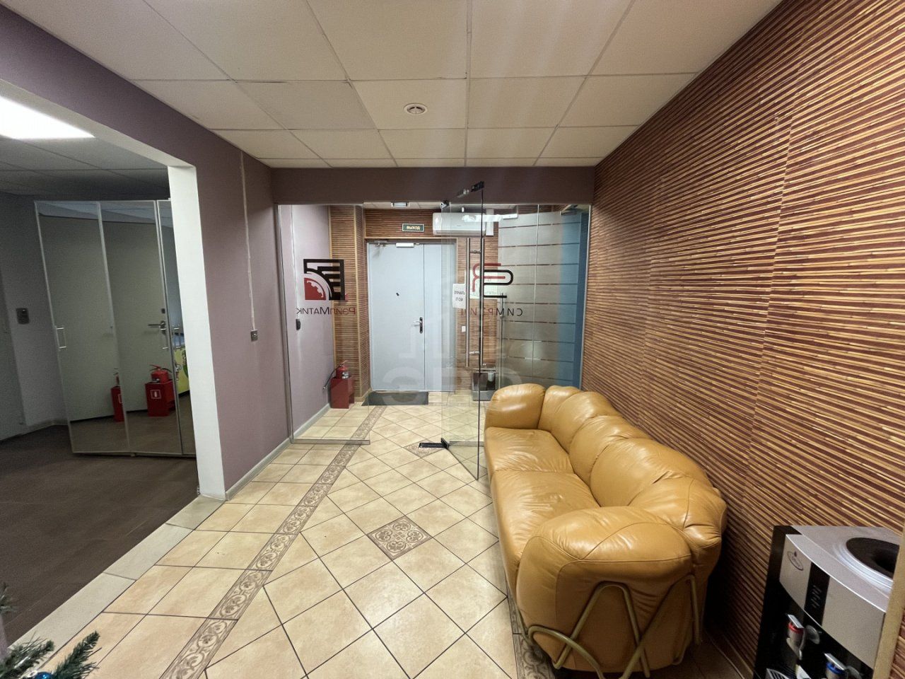 коммерция в Санкт-Петербург по адресу: Оптиков ул., 4