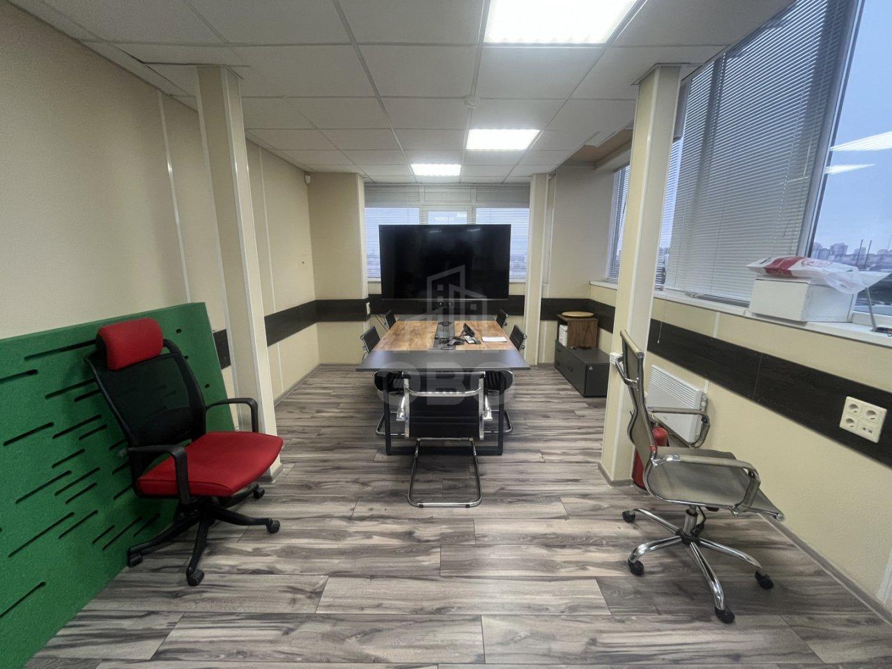 коммерция в Санкт-Петербурге по адресу: Оптиков ул., 4