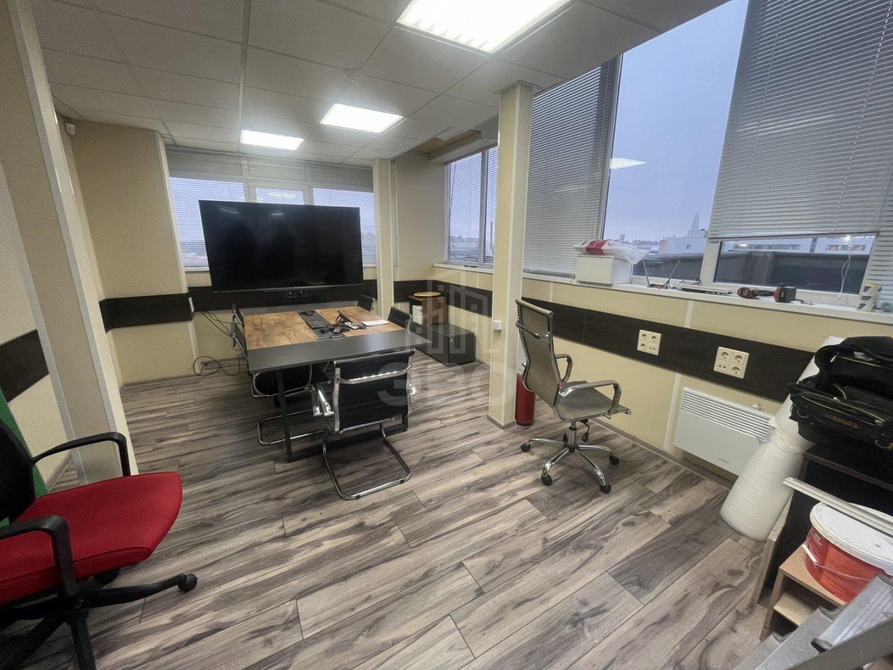 коммерция в Санкт-Петербурге по адресу: Оптиков ул., 4