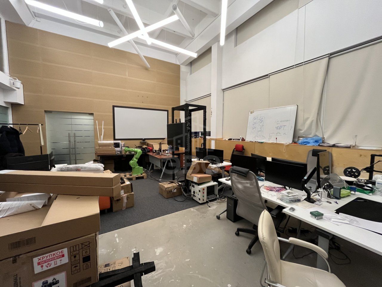 коммерция в Санкт-Петербург по адресу: Оптиков ул., 4